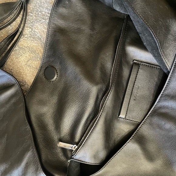 Black Leather Reformation Oversized Vittoria Tote Bag - Picture 4 of 9